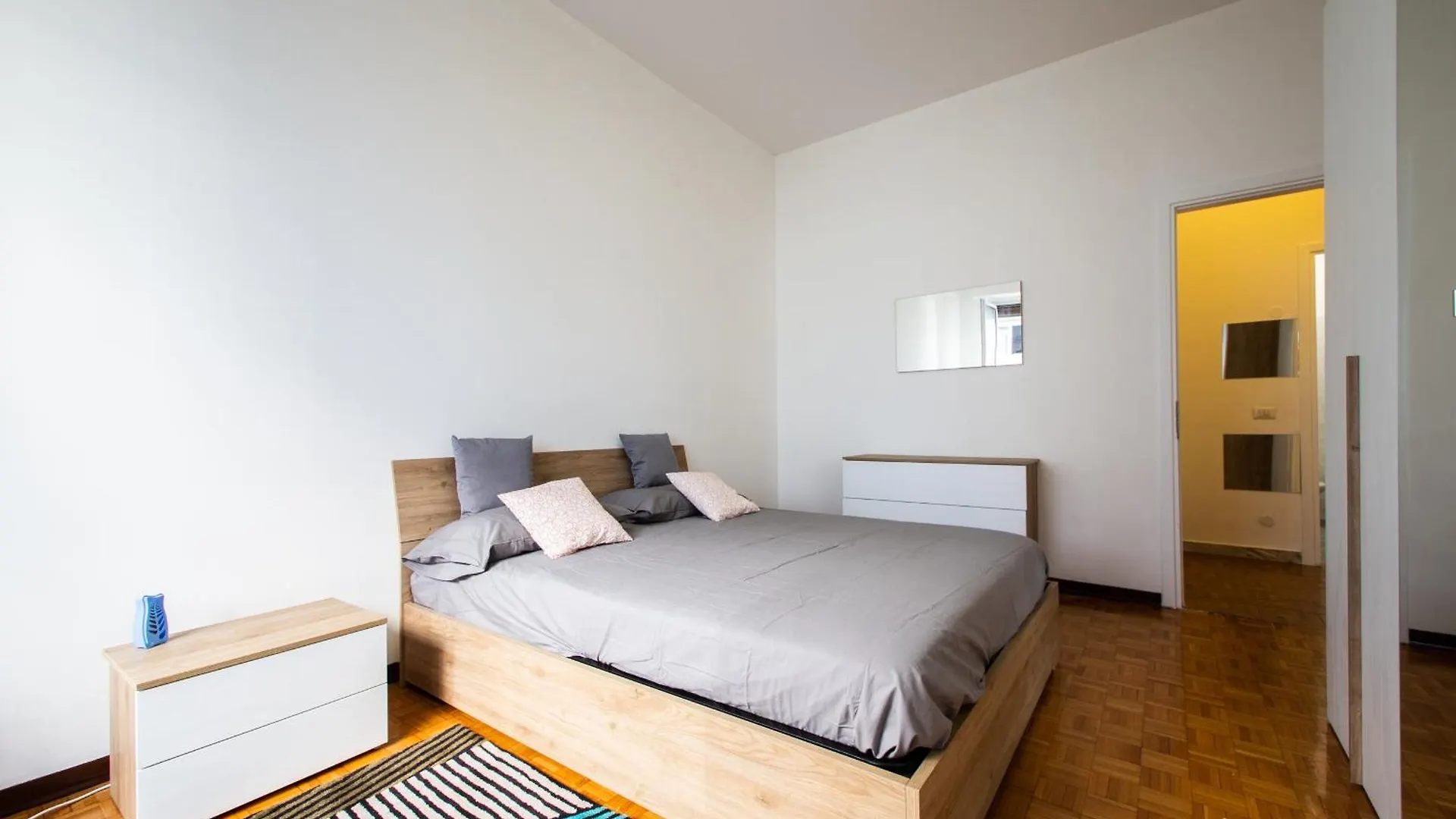 Milano-Linate Suite Self Check In & Free Parking 0*, Milán